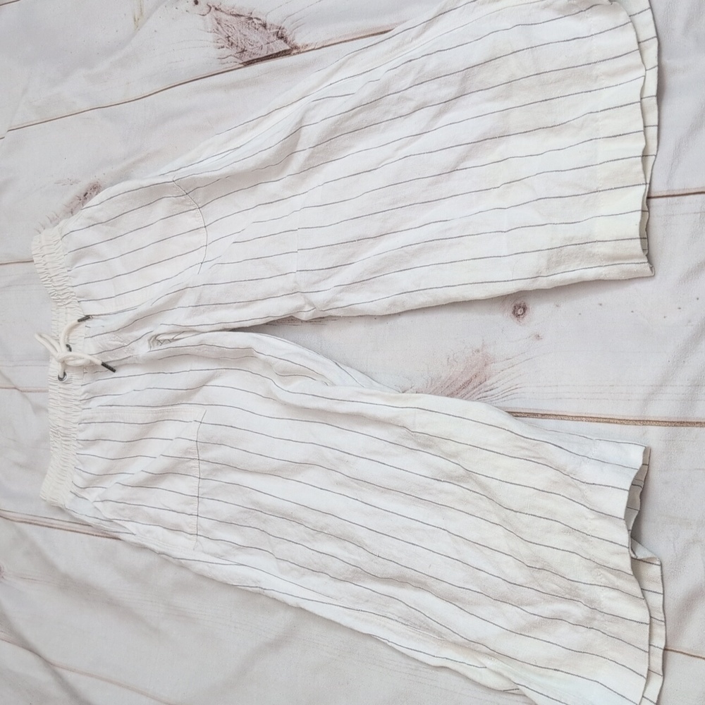 Athleta Bali Linen Cropped Capris Size 4 Stripped White Pants